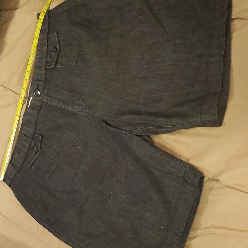 Cato Black Linen Shorts - Picture 2 of 7